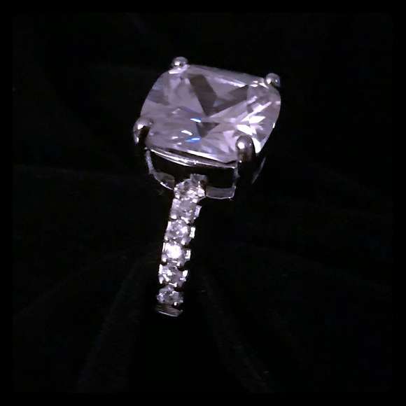 🛍 Sterling Silver 925 Princess Cut Gem Ring NWT - Picture 2 of 5